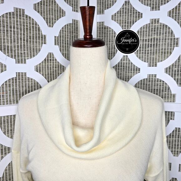 The Limited Cream Cowl Neck Long Sleeve Lightweight Sweater Size Medium - Picture 4 of 14